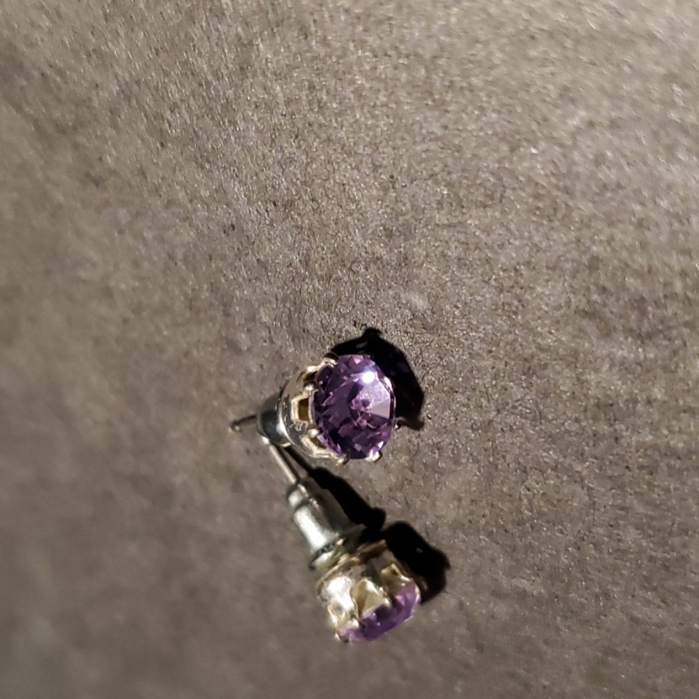 Light violet studs - Picture 2 of 3